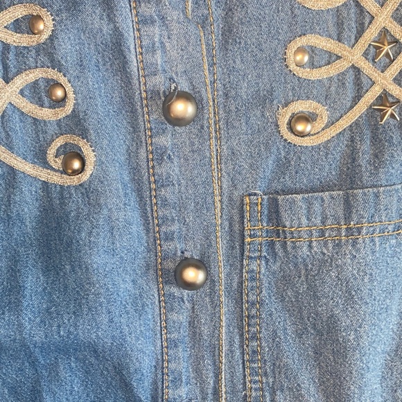 Vintage Western Style Embroidered Denim Button-Up Shirt - Picture 5 of 7